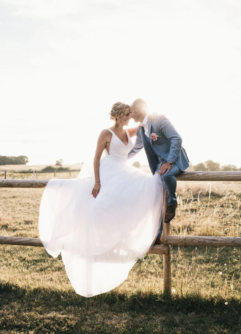 Photographe mariage sarthe, Le Manoir de Nourray, Bernay en champagne. Couple de mariés lors de leur mariage Mariage Cérémonie Bulle de romance sarthe