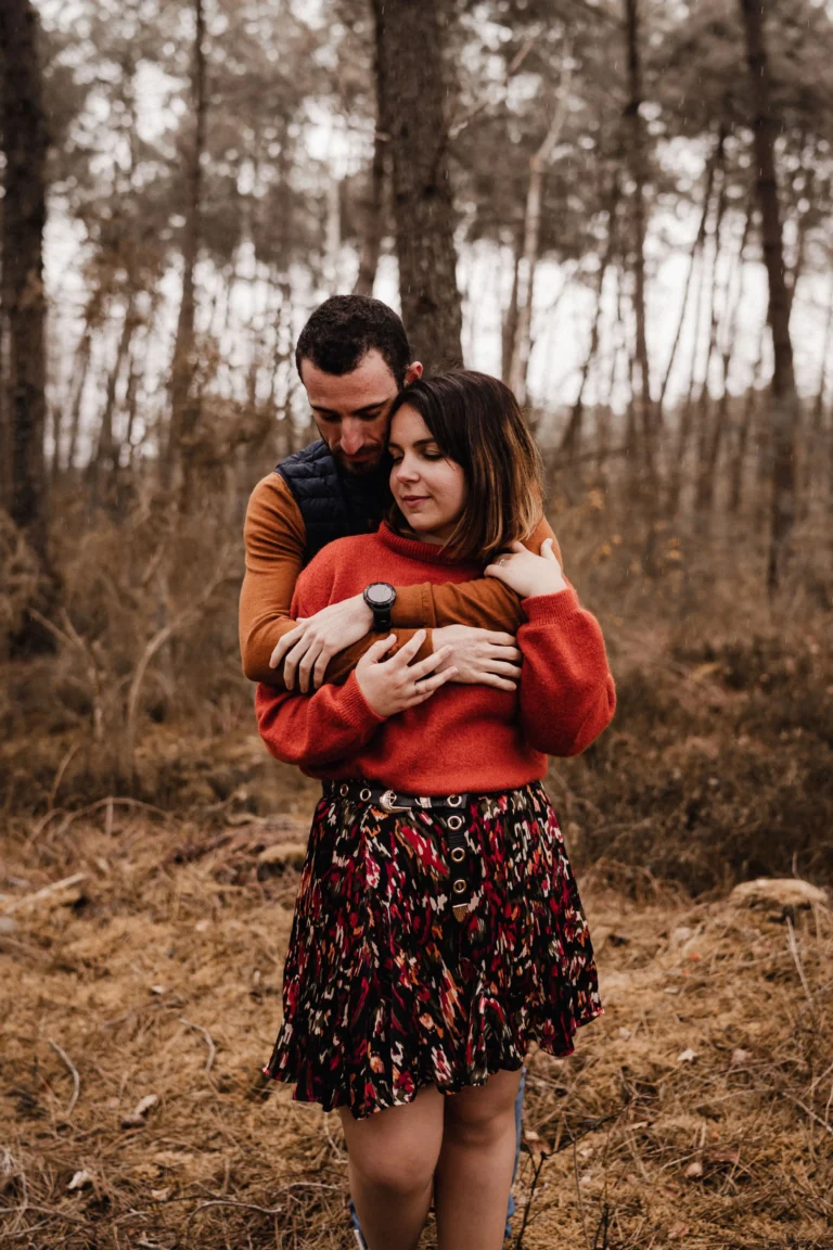 Séance couple en forêt, en Sarthe. Photographe en Sarthe, le mans.
