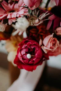 Photographe mariage Sarthe. shooting disco colorée en Mayenne