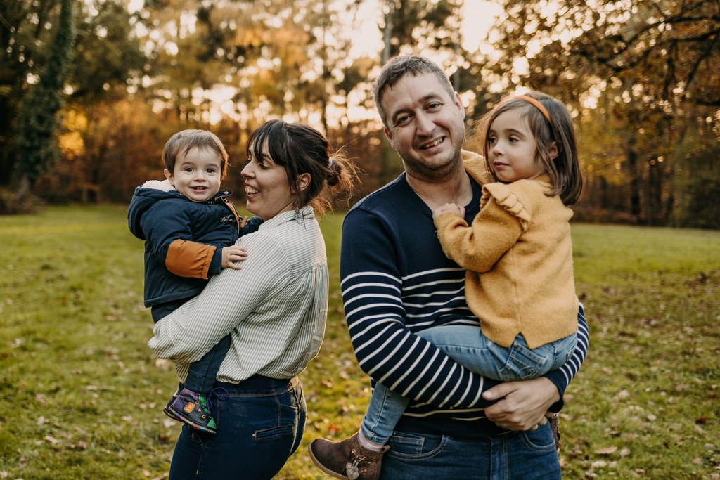 Shooting photo tribu au Mans réalisé par Le Regard d'Esmée dans un cadre naturel et chaleureux.