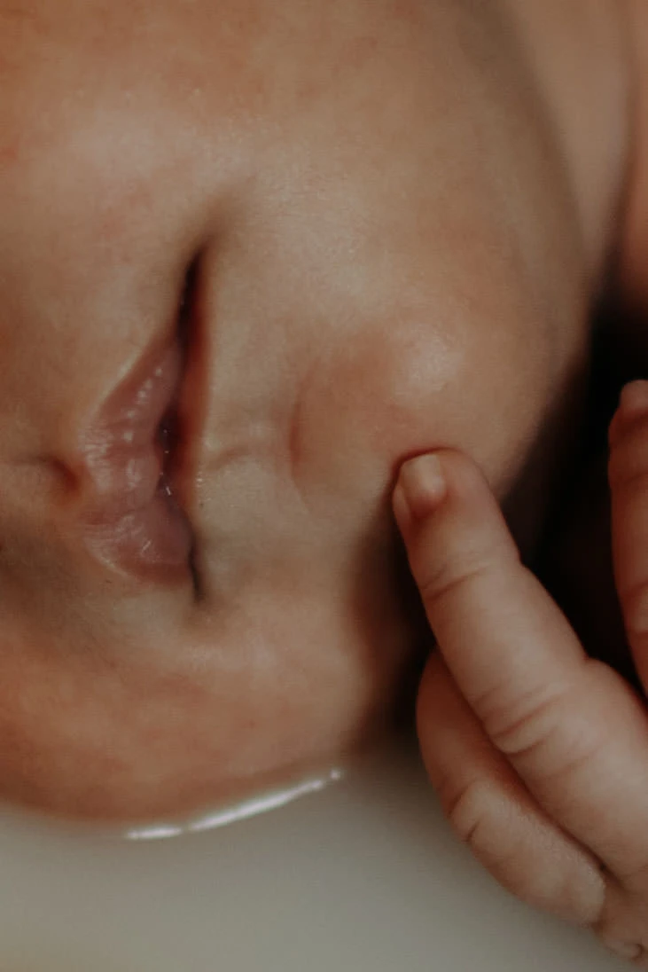 séance-photo-bain-lait-floral-bébé-Le-Mans (17)