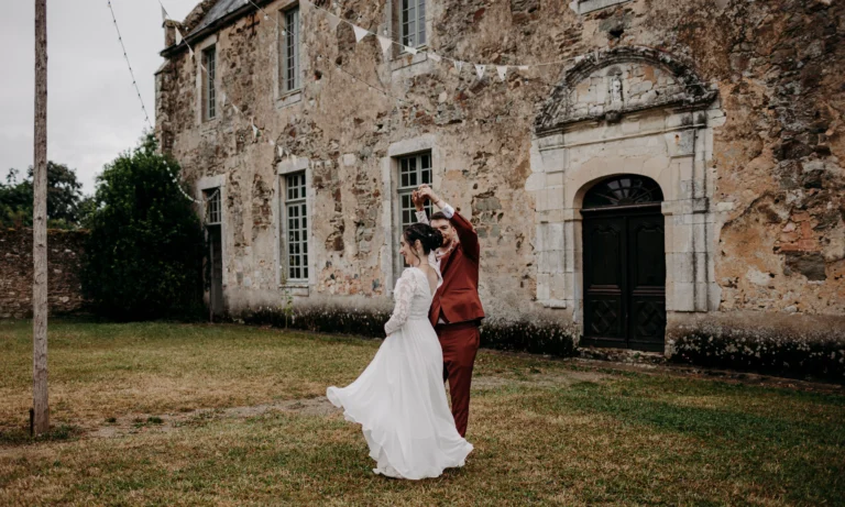 Le mariage de Lucie & Sylvain à l&rsquo;abbaye de Champagne